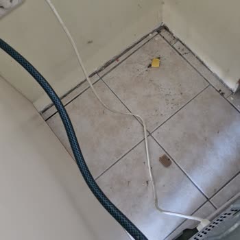 Temizlik Hizmetinde Özensizlik Ve Gereksiz Deterjan Kullanımı