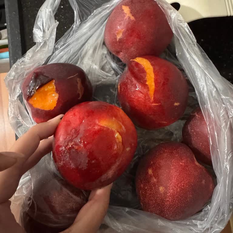 Migros Hemen'den Aldığım Nektar Çürük Ve Ezilmiş Geldi, İade Sürecinde De Sorun Yaşıyorum