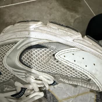 New Balance Ayakkabım Kısa Sürede Deforme Oldu, Mağaza Yardımcı Olmadı