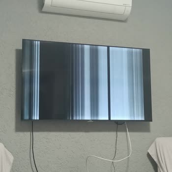 Garantisi Devam Eden TV'de Kendiliğinden Ekran Kararması