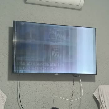 Garantisi Devam Eden TV'de Kendiliğinden Ekran Kararması