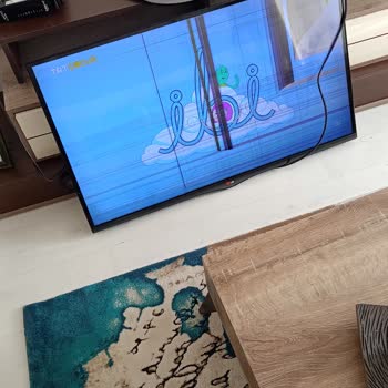 Televizyon Ayağı Kırıldı, Ekran Zarar Gördü: Güvenlik Riski!