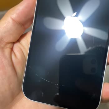 Sıfır İphone’da Çizik Ve Orijinal Olmayan Etiket Şoku!