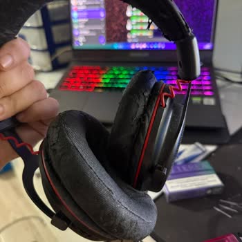 Kulaklık Pedleri Dökülüyor Ve Rahatsız Ediyor Kullanamıyorum