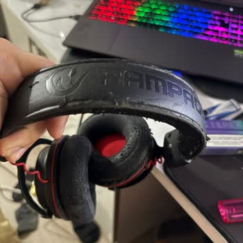 Kulaklık Pedleri Dökülüyor Ve Rahatsız Ediyor Kullanamıyorum