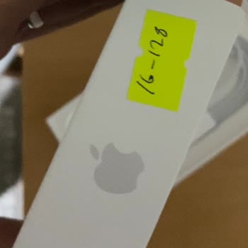 Alışgidiş Yeni Aldığım İphone Kutusundan Çizik Ve Orijinal Olmayan Etiketle Çıktı