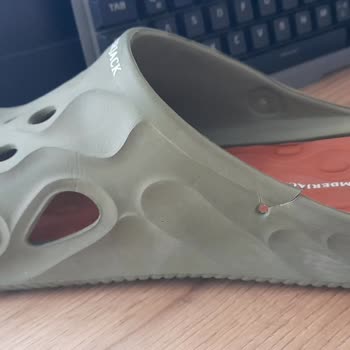 Aldığım Terlik Aynı Gün İçinde Yırtıldı, İade Talebim Karşılanmıyor