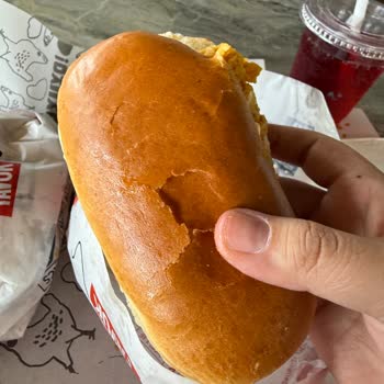 Bayat Ekmek Ve Pişmemiş Tavuk Şikayeti