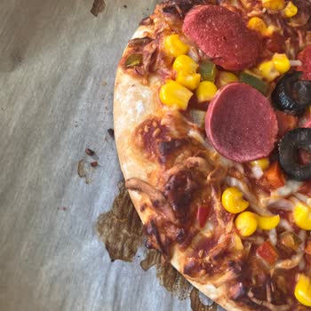 Aldığım Dondurulmuş Pizzada Küf Ve Ekşi Tat Şoku
