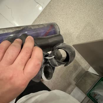 Garanti Süresi Dolan Süpürge Başlığı Beklenmedik Şekilde Kırıldı