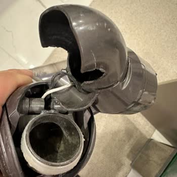 Garanti Süresi Dolan Süpürge Başlığı Beklenmedik Şekilde Kırıldı