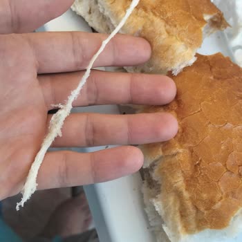 Aldığım Ekmeğin İçinden İp Çıktı!