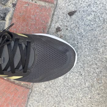 Adidas Ayakkabıda Katlanma İzi Sorunu Ve Yetersiz Mağaza Desteği