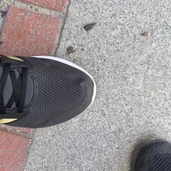 Adidas Ayakkabıda Katlanma İzi Sorunu Ve Yetersiz Mağaza Desteği