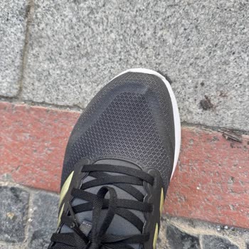 Adidas Ayakkabıda Katlanma İzi Sorunu Ve Yetersiz Mağaza Desteği