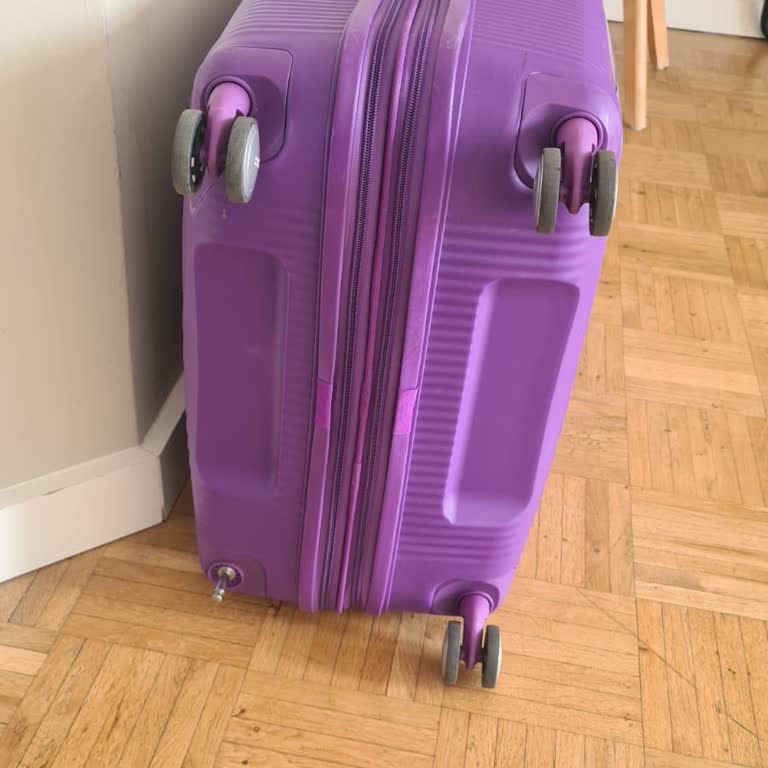 Samsonite Bavulun Tekeri Kayboldu Yedek Parça Temin Edilemiyor