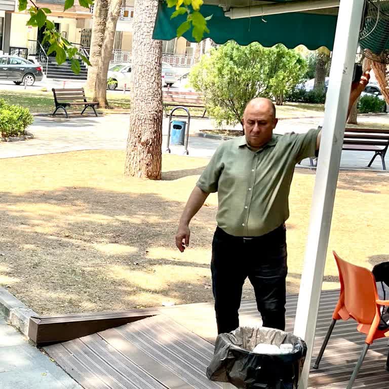 Kasada Çalışan Personelin Kaba Davranışı Kafe Deneyimimizi Mahvetti