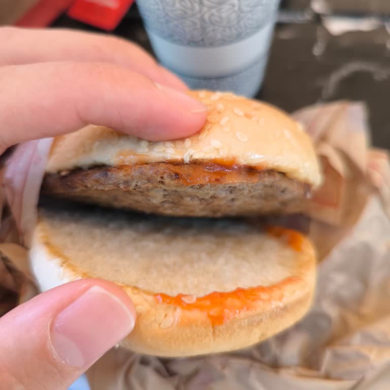 Hayal Kırıklığı Yaratan Burger: Eksik Malzeme, Soğuk Ve Lezzetsiz