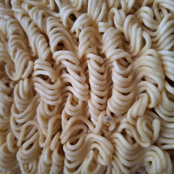 Aldığım Noodle Üzerinde Küfe Benzeyen Siyah Noktalar Vardı