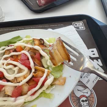 Sipariş Görseli İle Gelen Salata Arasındaki Büyük Fark Ve İlgisiz Hizmet