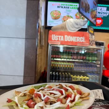 Sipariş Görseli İle Gelen Salata Arasındaki Büyük Fark Ve İlgisiz Hizmet