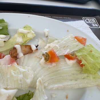 Sipariş Görseli İle Gelen Salata Arasındaki Büyük Fark Ve İlgisiz Hizmet