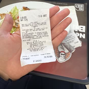 Sipariş Görseli İle Gelen Salata Arasındaki Büyük Fark Ve İlgisiz Hizmet