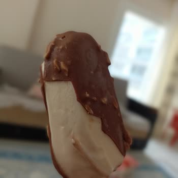 Dondurma Çubuğu Çocuklar İçin Tehlikeli Olabilir, Bademler Bayat Çıkıyor