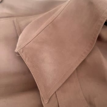 Pahalı Trençkotta Leke Sorunu Ve Çözüm Eksikliği