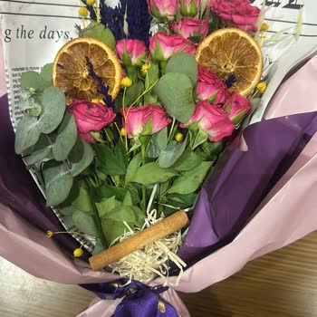 Solmuş Çiçekler Geç Teslim Edildi, Param Ziyan Oldu