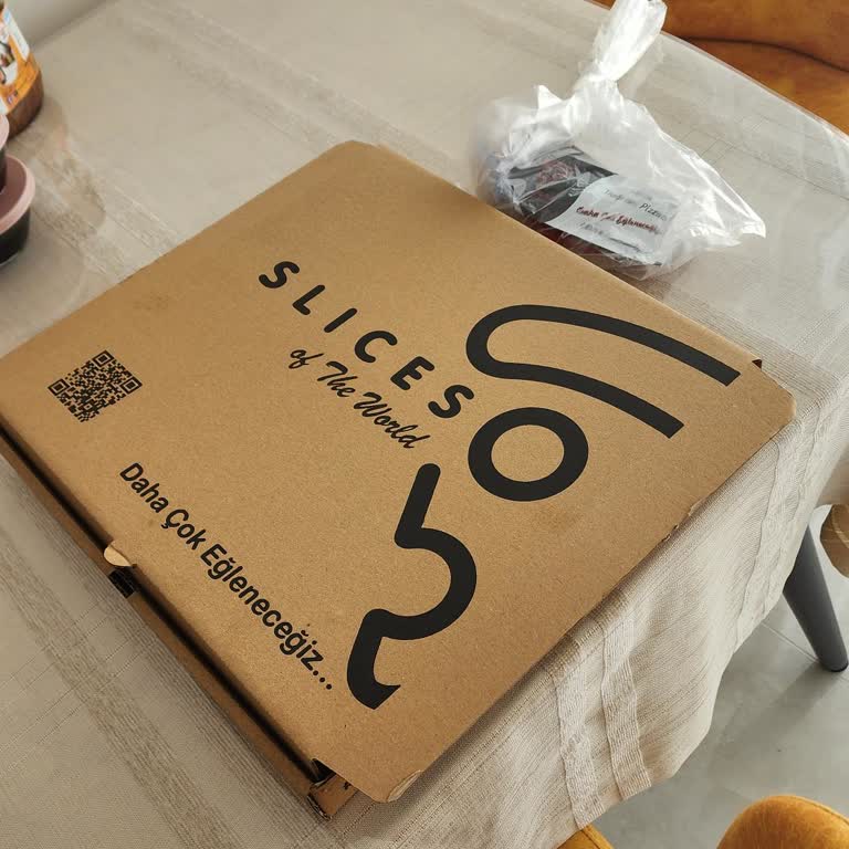 Slicesoftheworld Dağılmış Pizza Gönderdi ve Kola Yok