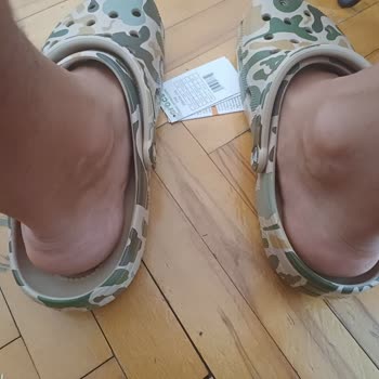 Crocks Terliğin Biri Büyük Biri Küçük