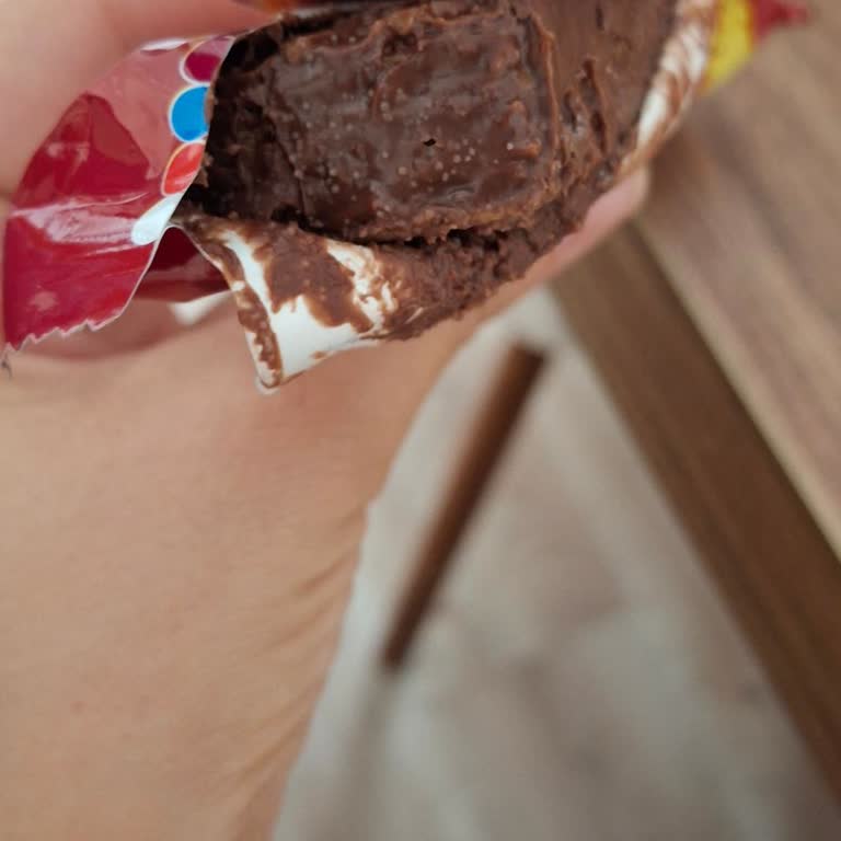 Bozuk Çikolatalı Gofret Şoku: Son Tüketim Tarihi Geçerliydi