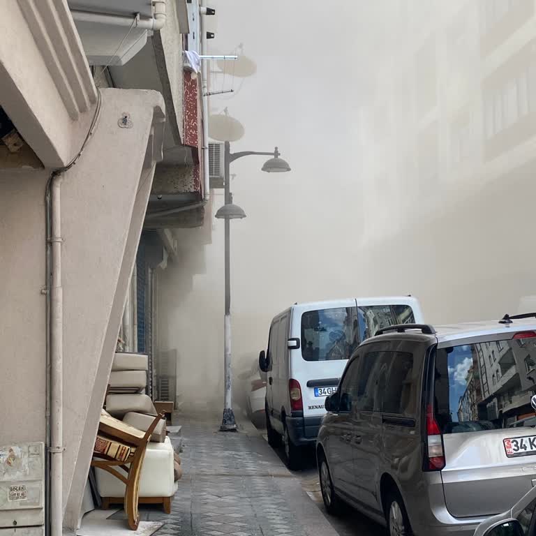 Mahallede Bina Yıkımı Sonrası Yoğun Toz ve İlgisizlik Şikayeti