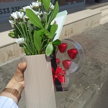 Hayal Kırıklığı Yaratan Çiçek Ve Çikolata Teslimatı