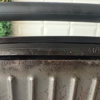 Gurme Tost Makinesinde Kaplama Dökülmesi Ve Sağlık Endişesi