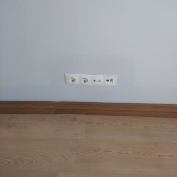 Polisan Boya Ton Farkı Nedeniyle Duvarlarda Yamalı Görüntü Ve Bilgilendirme Eksikliği