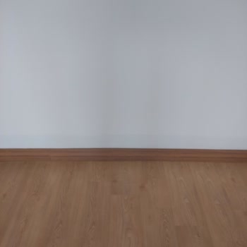 Polisan Boya Ton Farkı Nedeniyle Duvarlarda Yamalı Görüntü Ve Bilgilendirme Eksikliği