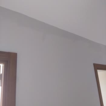 Polisan Boya Ton Farkı Nedeniyle Duvarlarda Yamalı Görüntü Ve Bilgilendirme Eksikliği