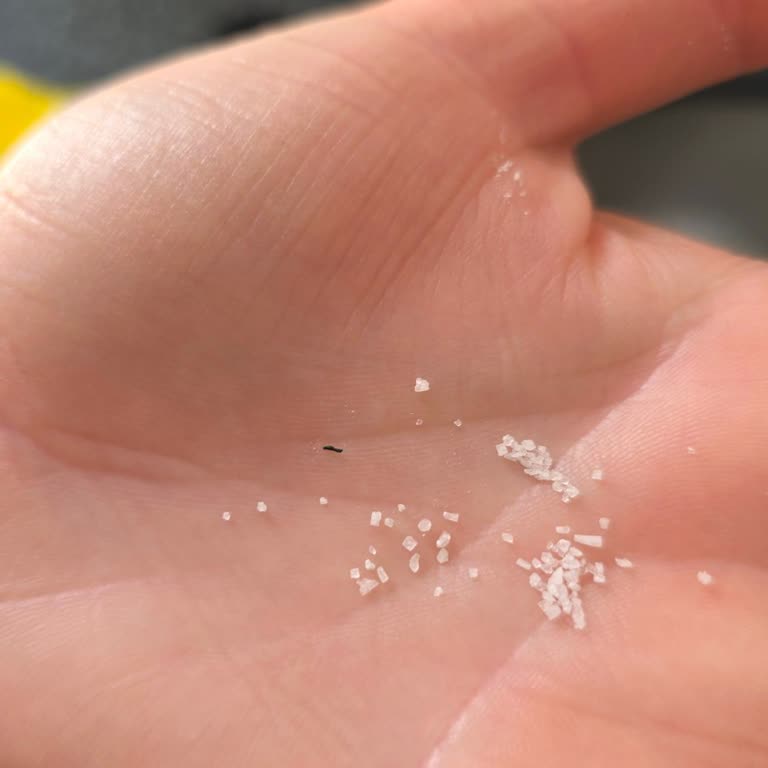 Tuz Paketinde Siyah Parçacıklar: Sağlığımız Tehlikede Mi?