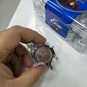 Çikolatanın İçinden Sinek Kalıntısı Çıkmasıyla Yaşanan Hijyen Sorunu