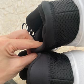 Aldığım Spor Ayakkabının Topuk Kısmı Göçtü, Mağaza Çözüm Sunmuyor