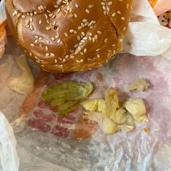 Burger King Neomarin Şubesinde Taze Olmayan Ürünler Ve Kötü Hizmet Deneyimi