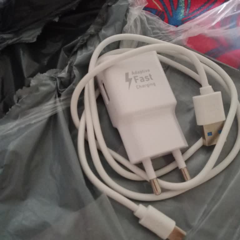 Arızalı Şarj Kablosu Ve Kötü Müşteri Hizmeti Deneyimi