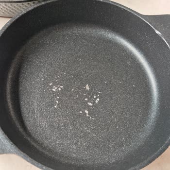 1 Yıl İçinde Amboss Tava Setinde Soyulma Ve Garanti Belirsizliği