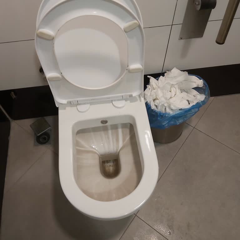 Opet İstasyonunda Hijyen Şoku, Çocuk Tuvaletinin Hali Güvenimizi Sarstı