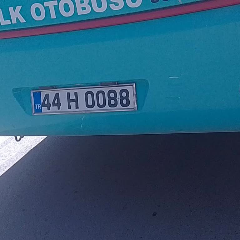 Otobüs Şoförünün Yaşlı Yolculara Saygısız Ve Dikkatsiz Davranışı