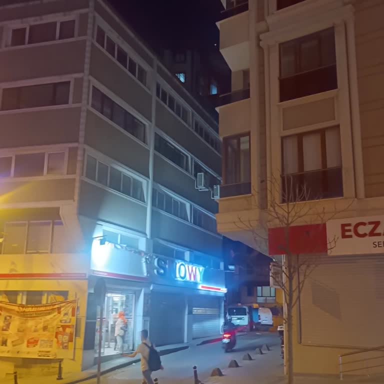 Mağaza Kapanış Saati Ve Çalışanların Davranışları Hakkında Şikayet