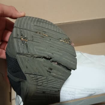 Polaris Spor Ayakkabının Tabanı 2. Kez Yarıldı, Satıcı Destek Vermiyor