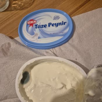 BİM Den Alınan Sürülebilir Peynirin Küflü Çıkması Mağduriyet Yarattı